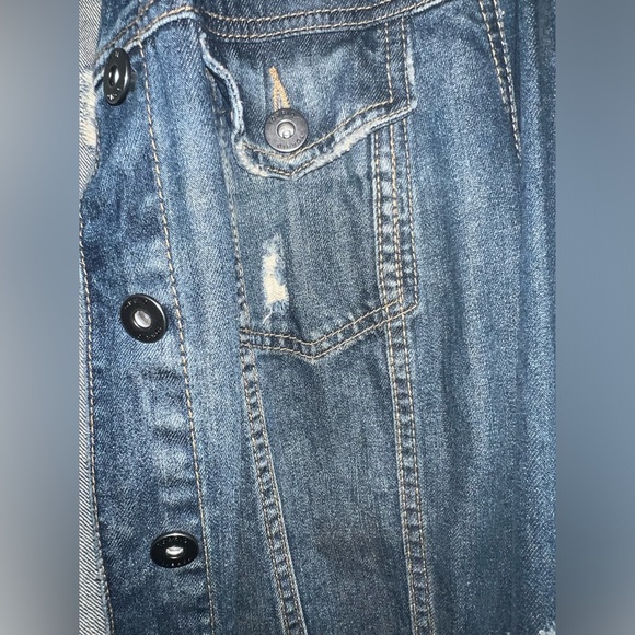 Adorable eBoyfriend Length Jean Jacket with Rip Accents & Pockets - Picture 4 of 8